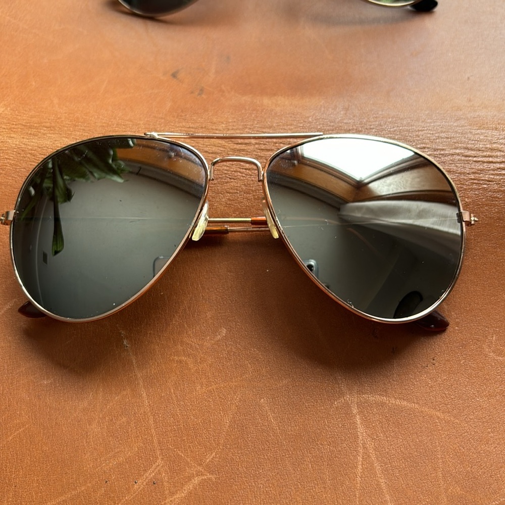 5 Pairs of NEW CHEAP SUNGLASSES - Picture 3 of 7
